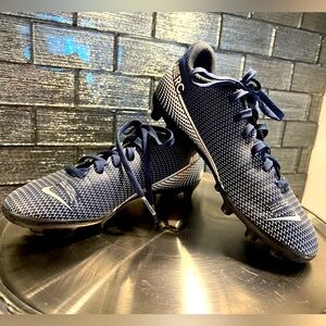 NIKE Outdoor Soccer Shoes
